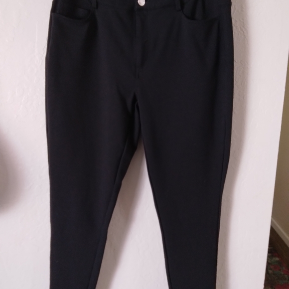 NWOT-MICHAEL KORS ALL BLACK STRECHY PANTS - Picture 4 of 5